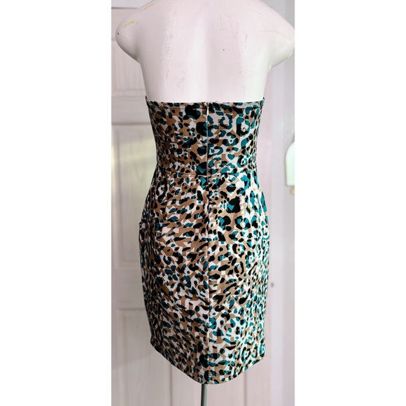 MOvINg SALE GUC Lush Strapless Abstract Print w/pocket & Super Flattering Medium - Picture 2 of 6